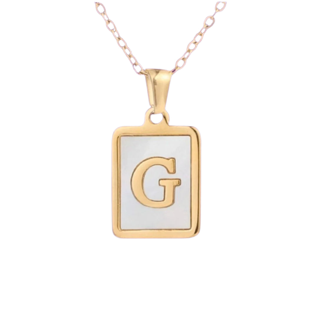 Collar con inicial de concha