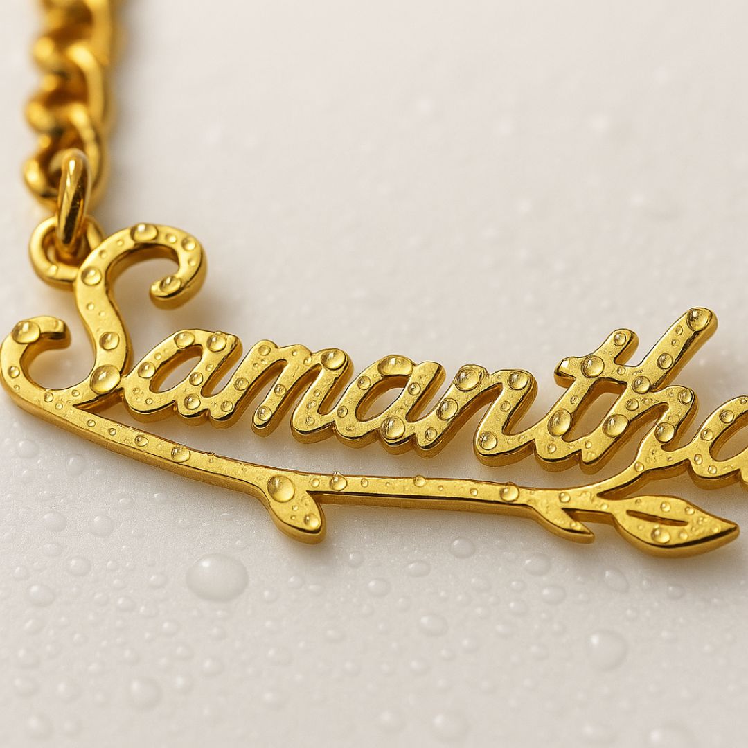 The Rose Bud - Collar con nombre personalizado subrayado grande de CustomGld