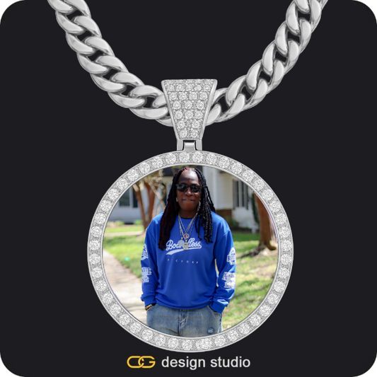 Shell Initial Necklace - Q / Silver,Custom Photo Pendant - Silver / Circle (4 cm) / Cuban (10mm)