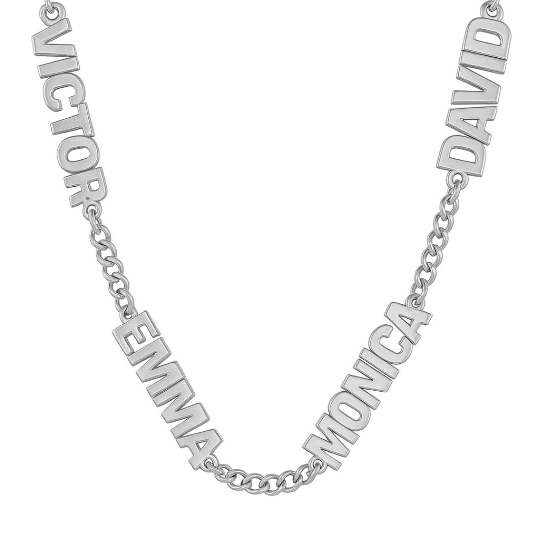 Collar con varios nombres