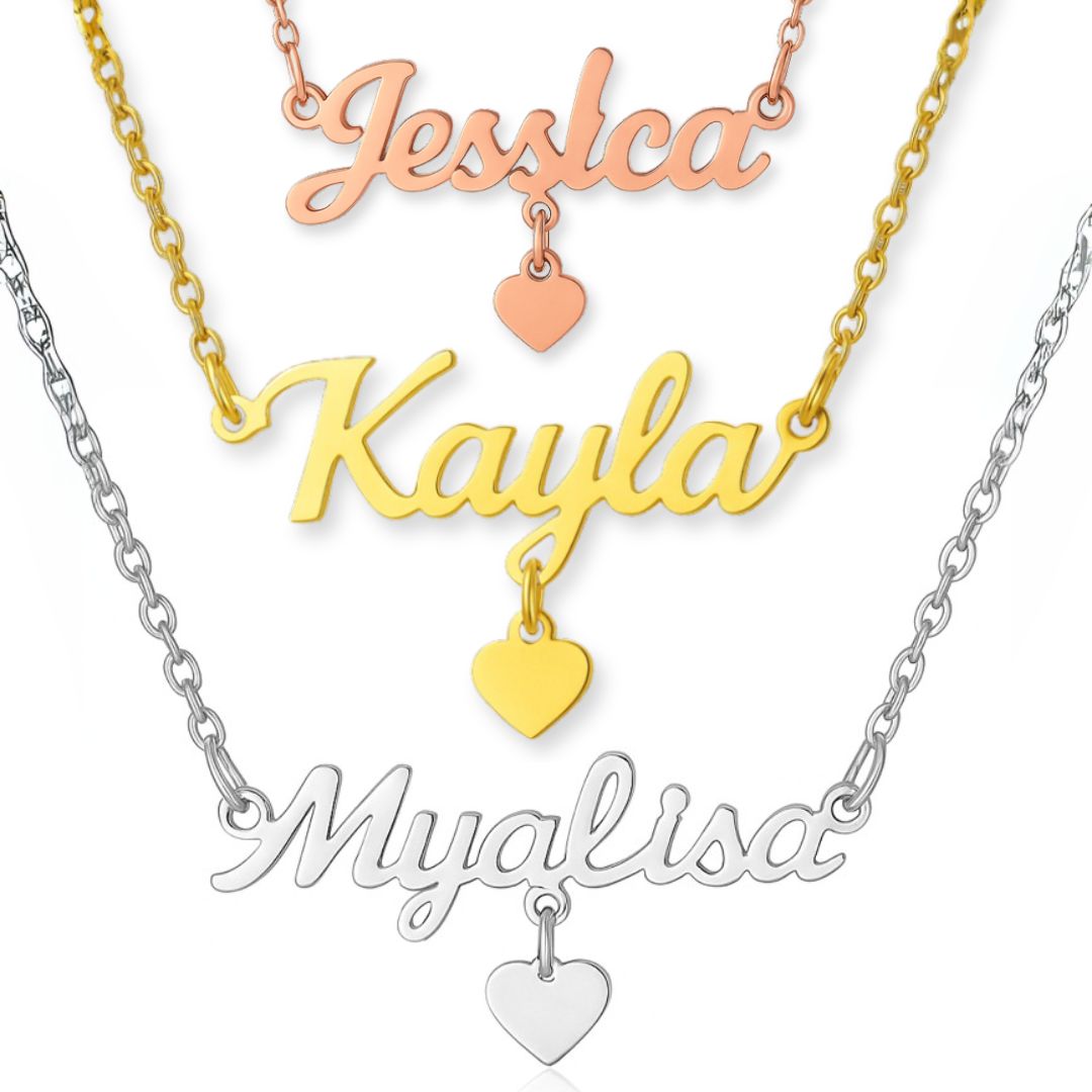 El collar con nombre y dije esencial