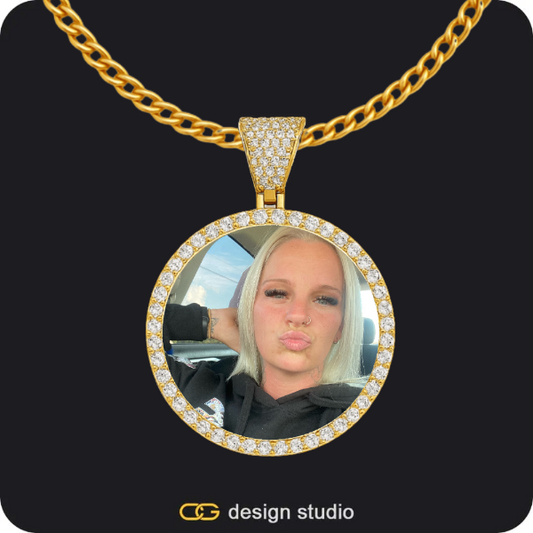 Clover Initial Necklace - O / 18 inch,Custom Photo Pendant - Gold / Circle (3 cm) / Cuban (3mm)