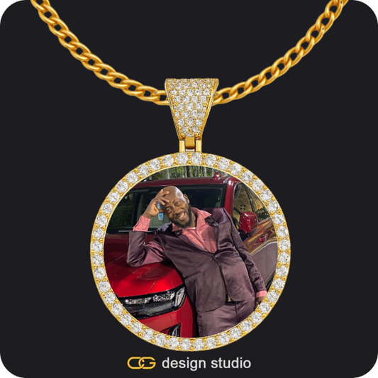 Shell Initial Necklace - Q / Gold,Custom Photo Pendant - Gold / Circle (4 cm) / Cuban (3mm)