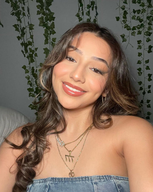 The @Naomi.orquiz Sparkling Name Necklace