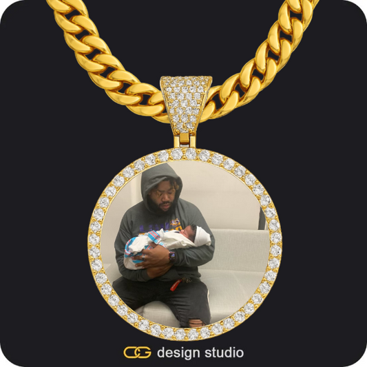 Rectangle Initial necklace - Q,Custom Photo Pendant - Gold / Circle (4 cm) / Cuban (10mm)