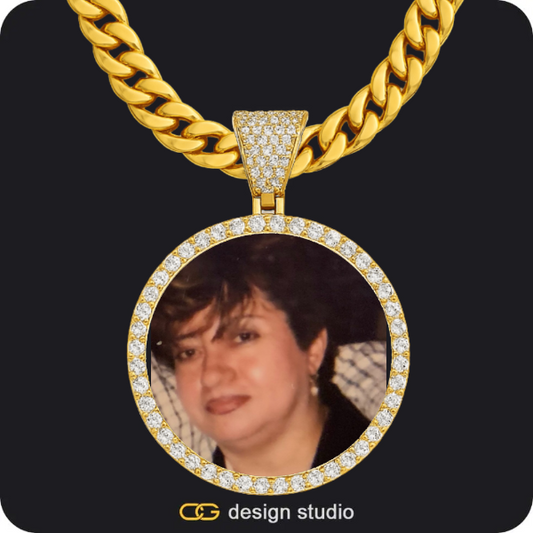 Heart initial necklace - Q,Custom Photo Pendant - Gold / Circle (4 cm) / Cuban (10mm)