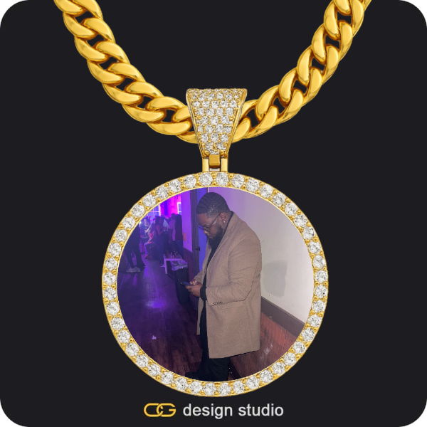 Custom Photo Pendant - Gold / Circle (4 cm) / Cuban (10mm)